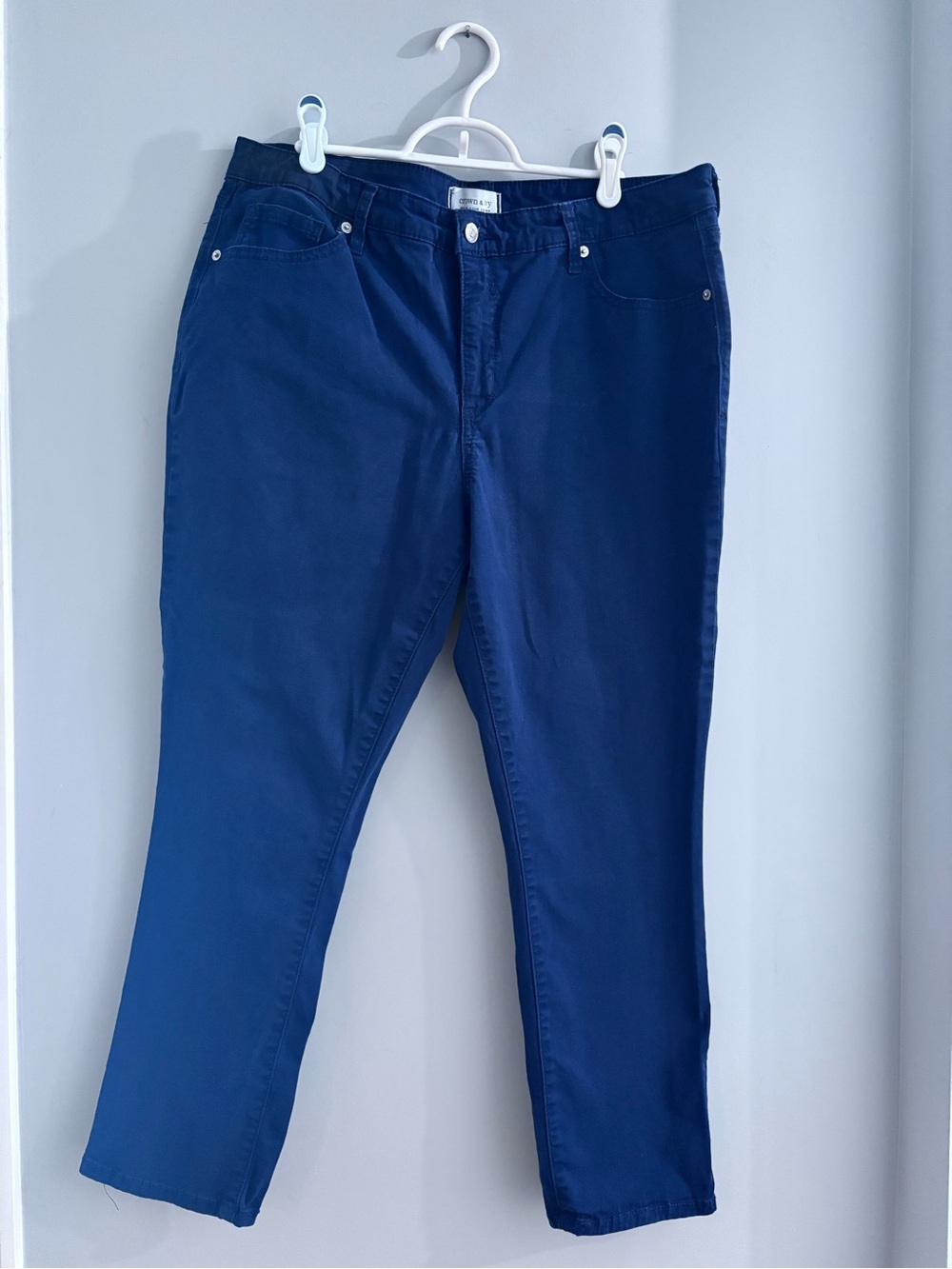 crown & ivy Navy Cropped Ankle Pants